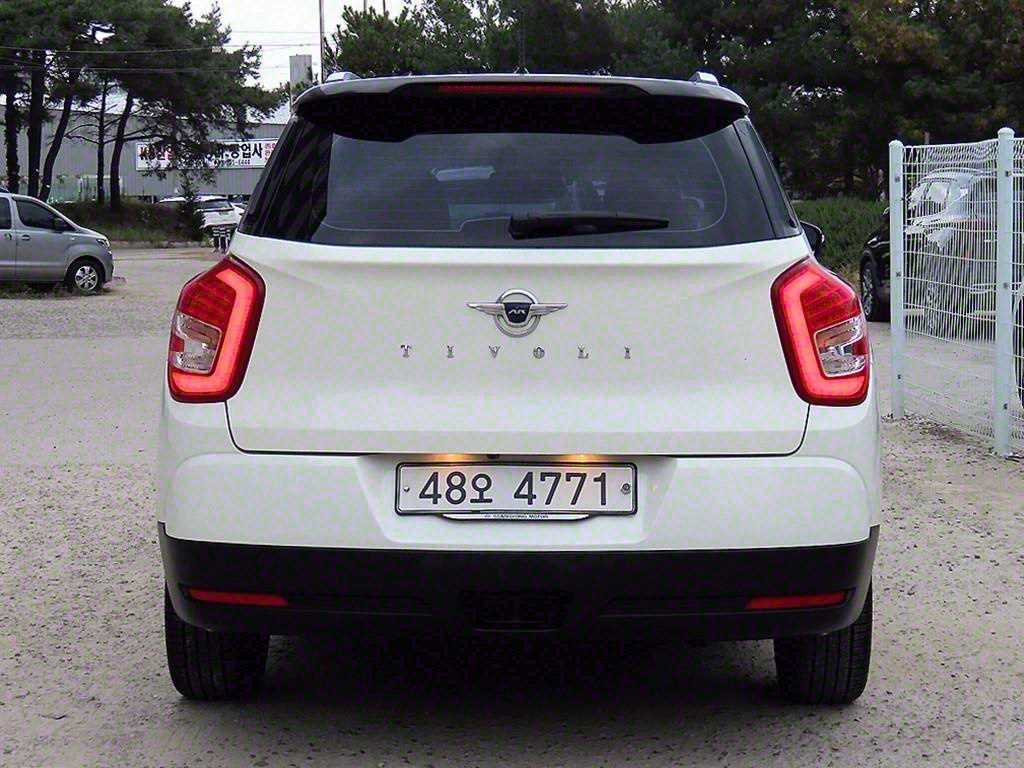 Ssangyong Tivoli - Vista 4
