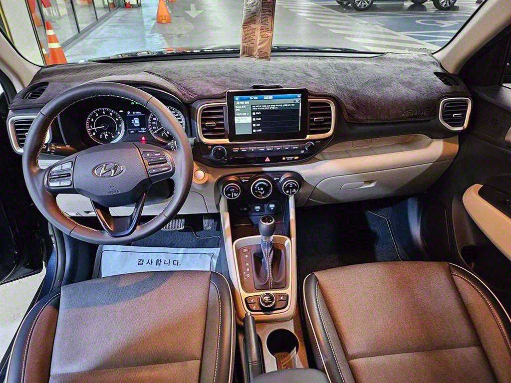 HYUNDAI Venue - Vista 8