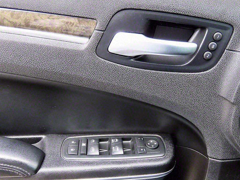 Chrysler 300C - Vista 11