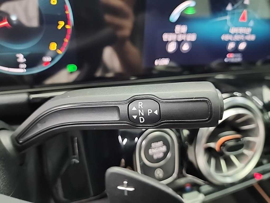 Mercedes Benz GLA Class - Vista 8