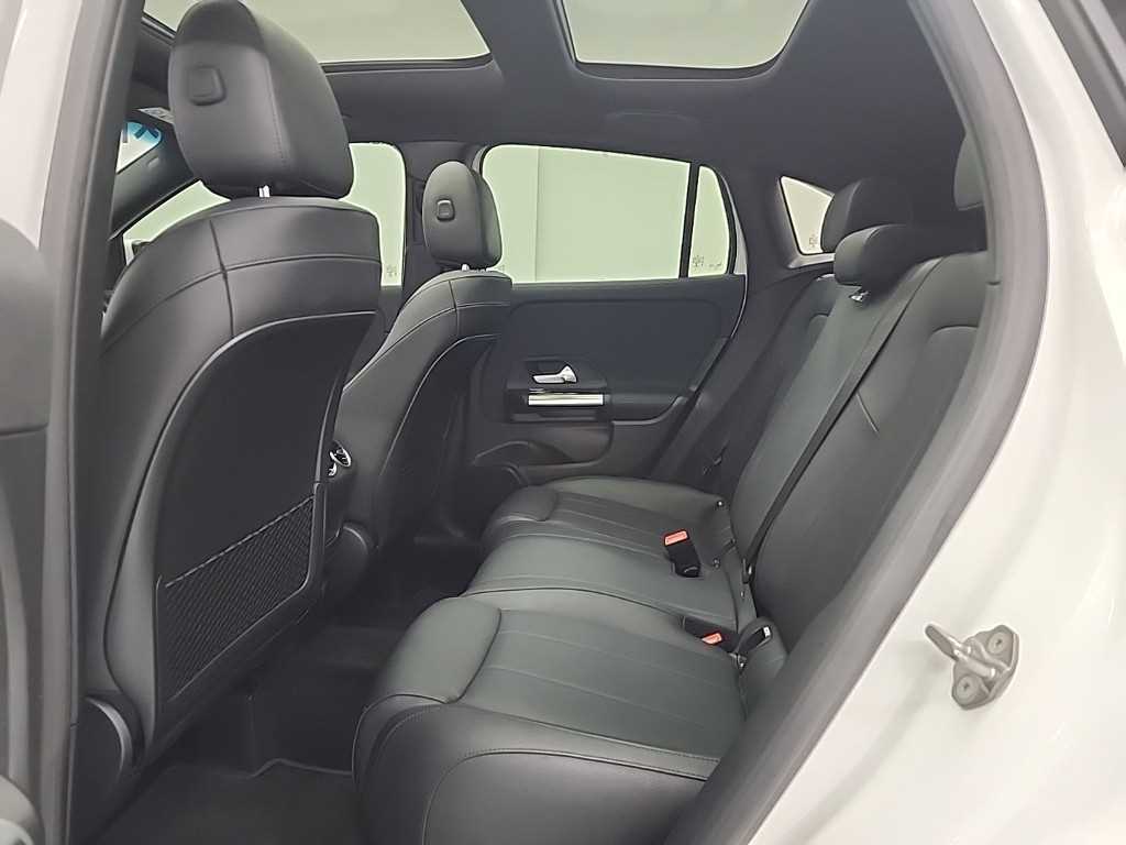 Mercedes Benz GLA Class - Vista 12