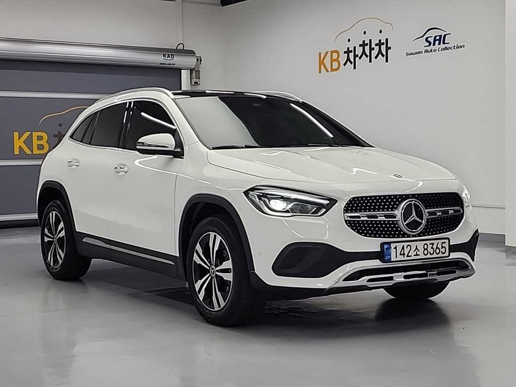 Mercedes Benz GLA Class - Vista 4
