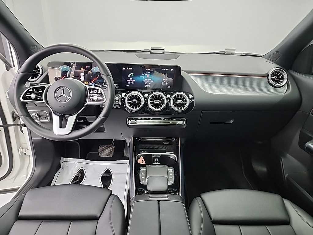 Mercedes Benz GLA Class - Vista 7