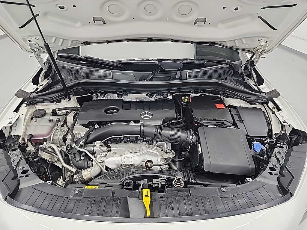 Mercedes Benz GLA Class - Vista 5