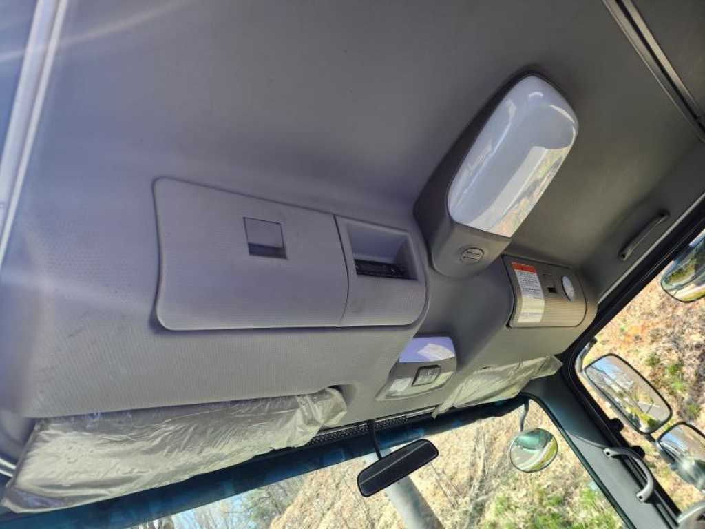 medium and large cargo dump - Vista 8