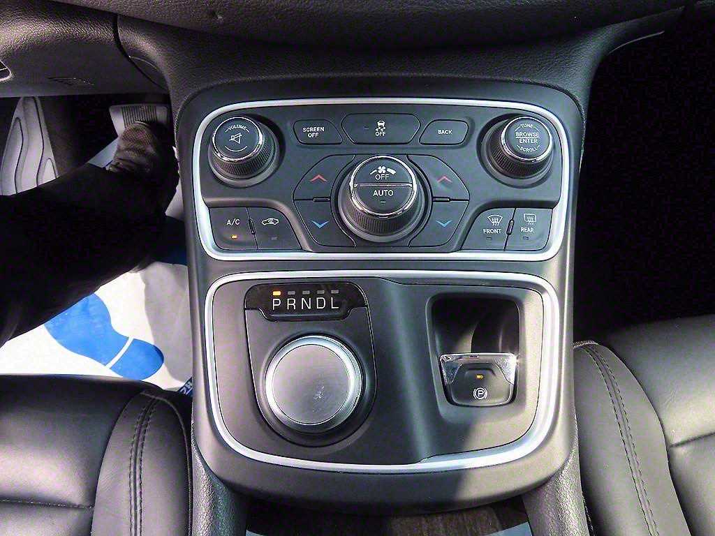 Chrysler 200 - Vista 10