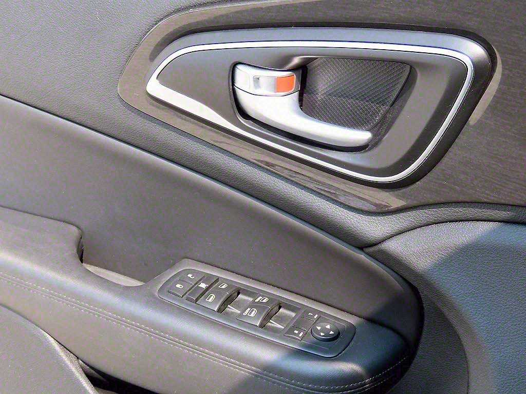 Chrysler 200 - Vista 11