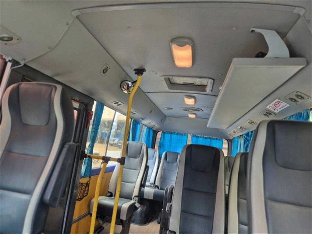 medium and large bus Hyundai bus - Vista 12