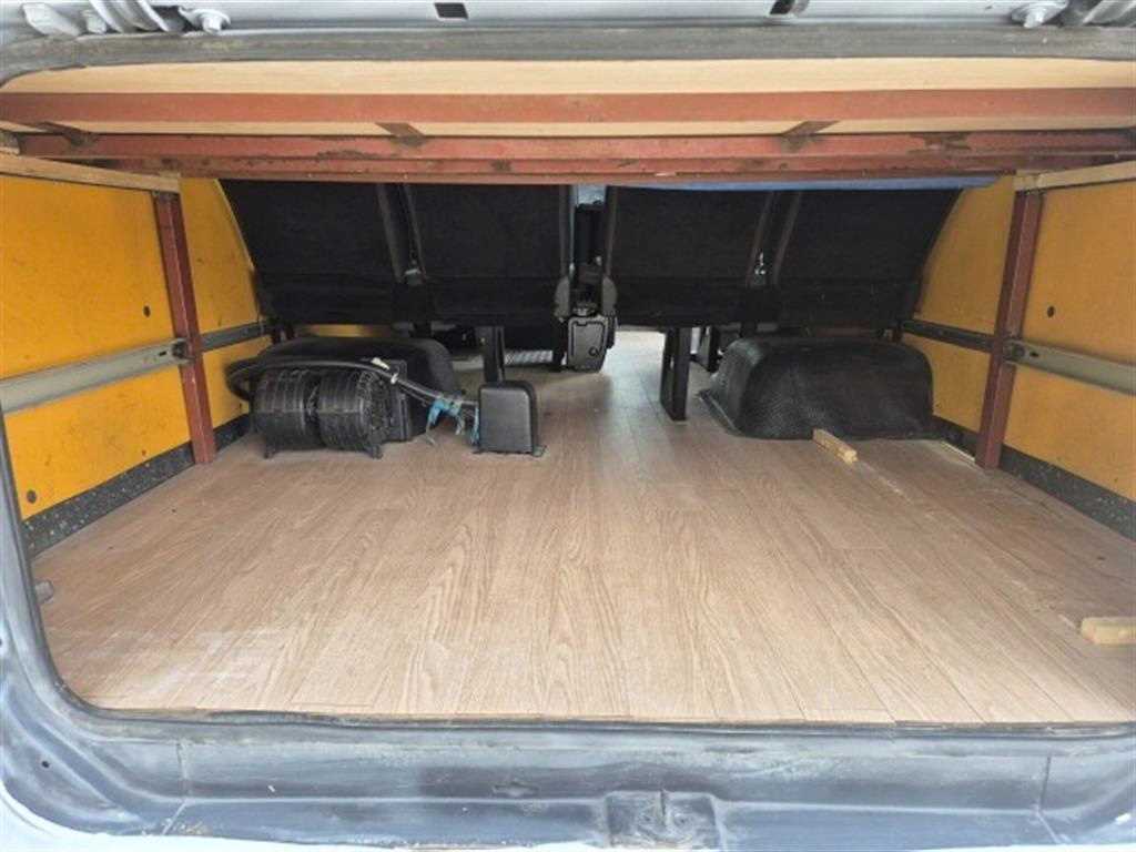 medium and large bus Hyundai bus - Vista 11