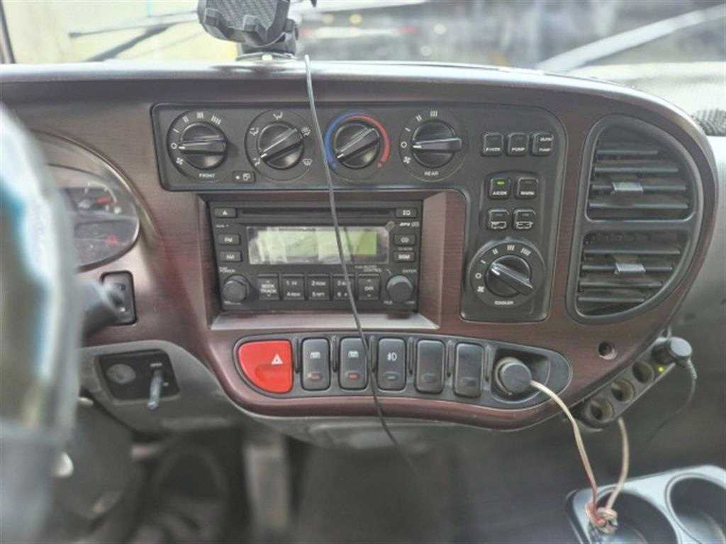 medium and large bus Hyundai bus - Vista 9