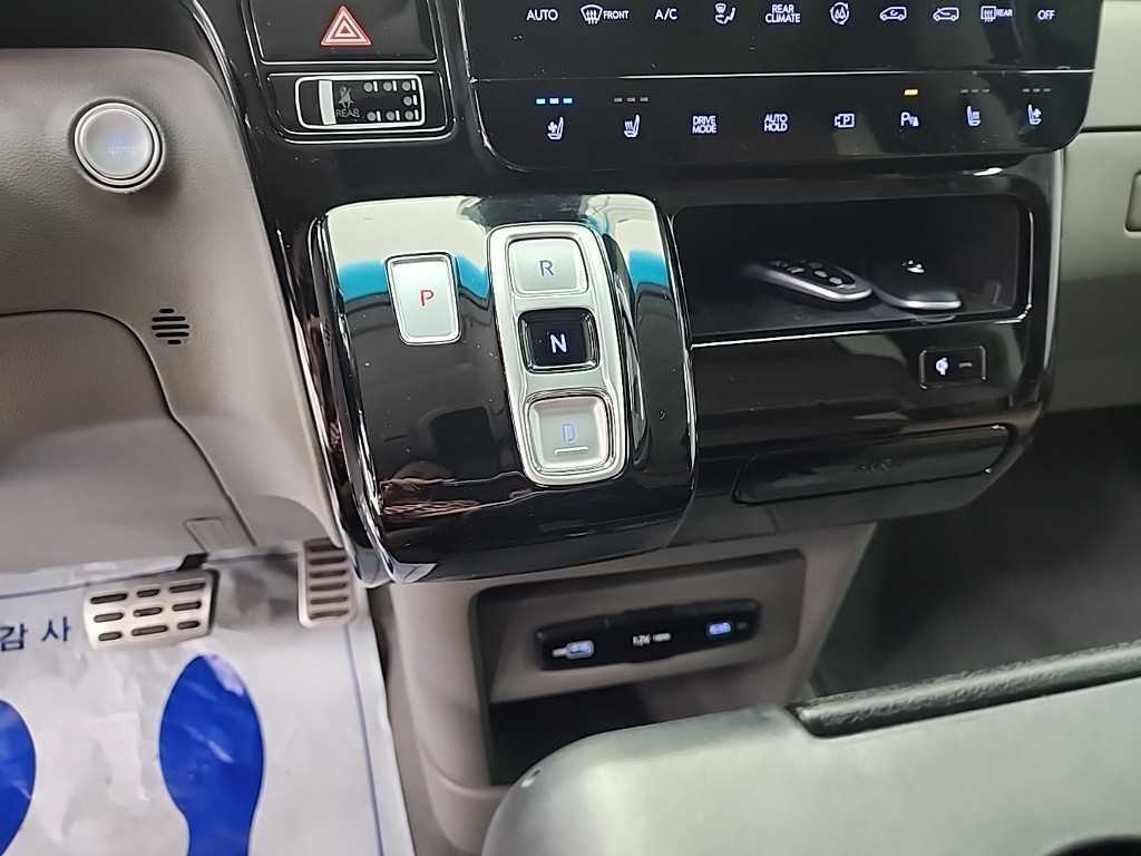 HYUNDAI Staria - Vista 8