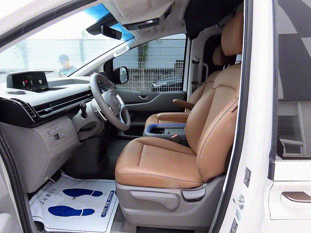 HYUNDAI Staria - Vista 6