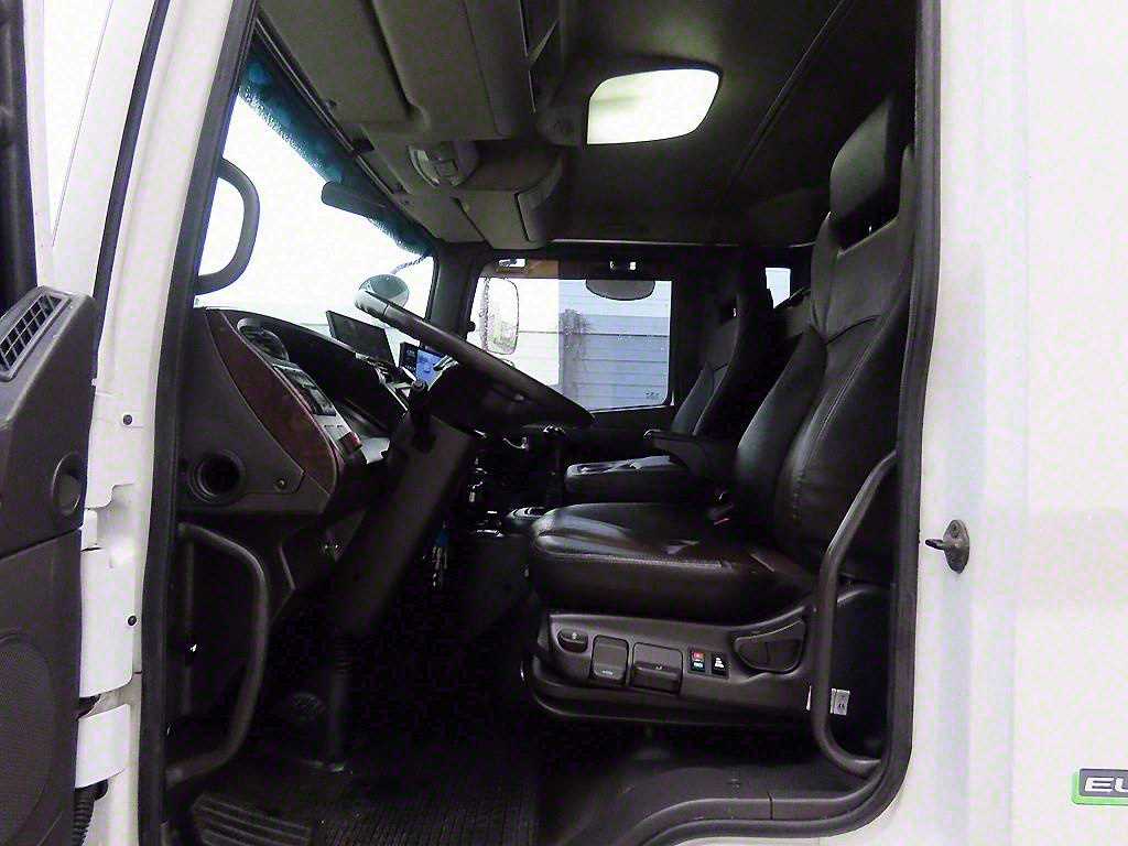 medium and large cargo truck - Vista 8