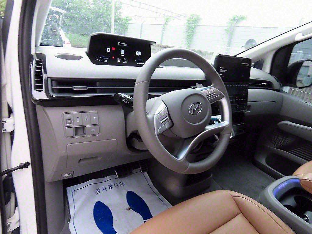 HYUNDAI Staria - Vista 9