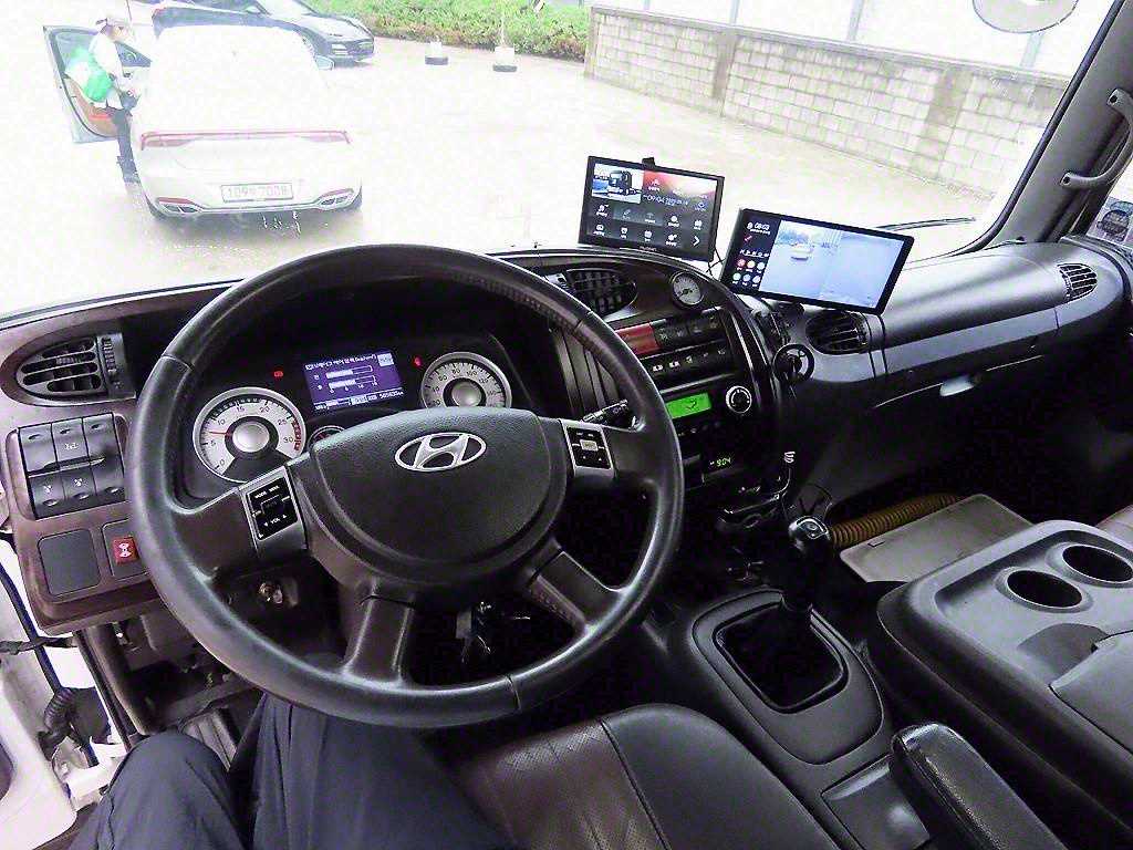 medium and large cargo truck - Vista 9