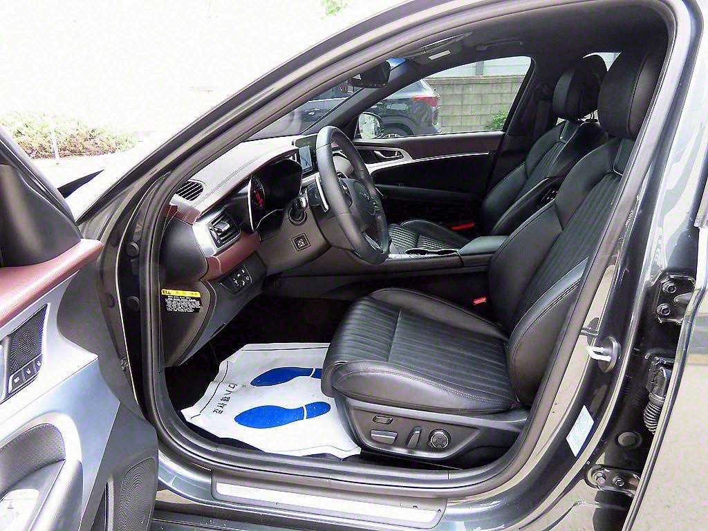 Genesis G70 - Vista 5