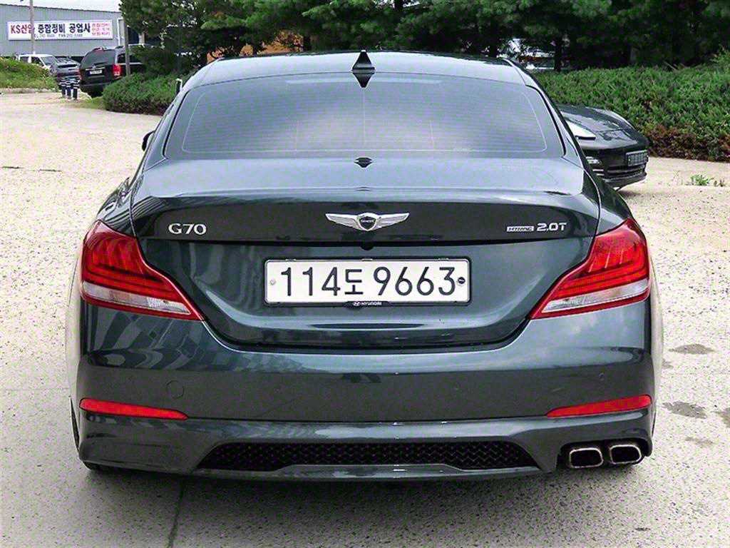 Genesis G70 - Vista 4