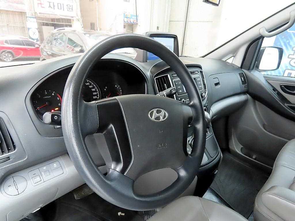 HYUNDAI Starex - Vista 12