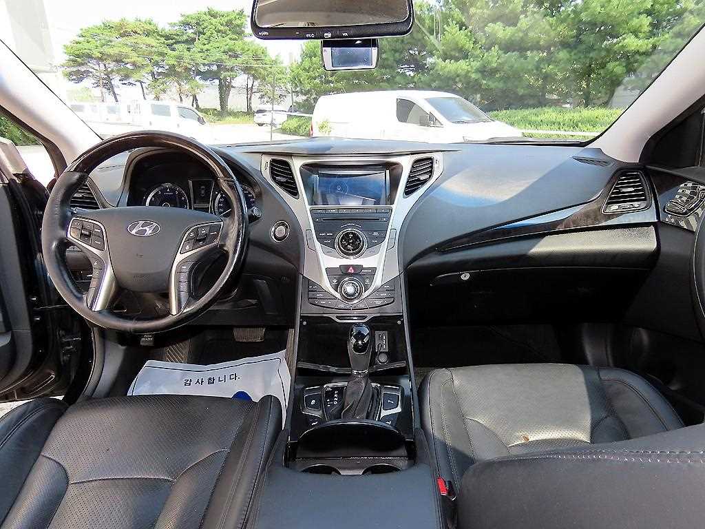 HYUNDAI Grandeur - Vista 7