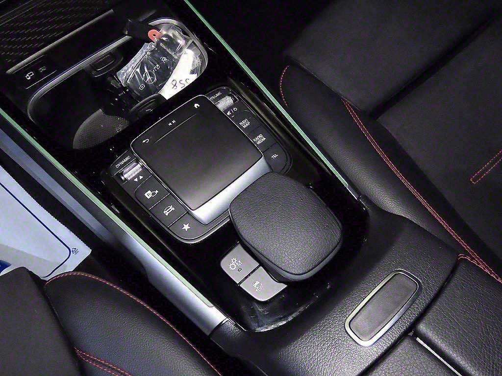 Mercedes Benz GLB Class - Vista 12