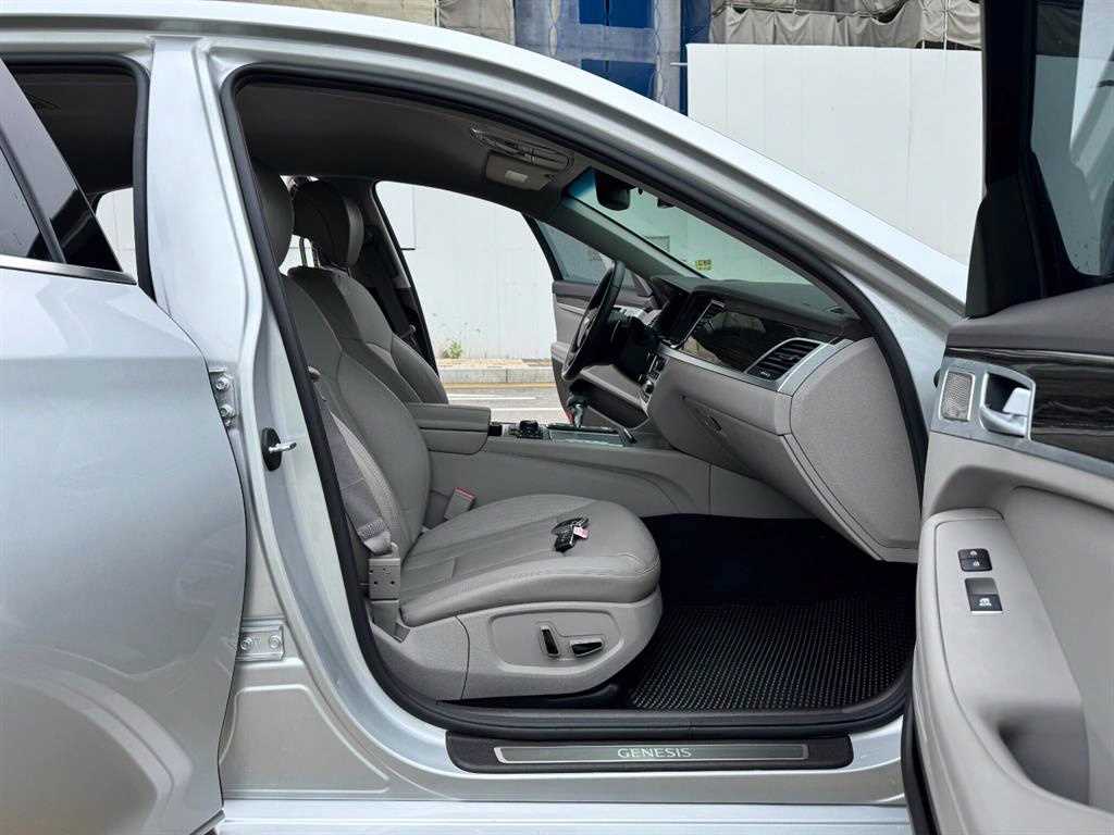 Genesis G80 - Vista 12