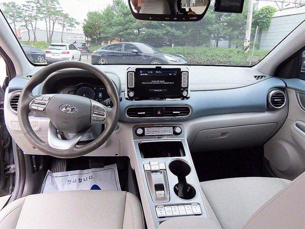 HYUNDAI Kona - Vista 7