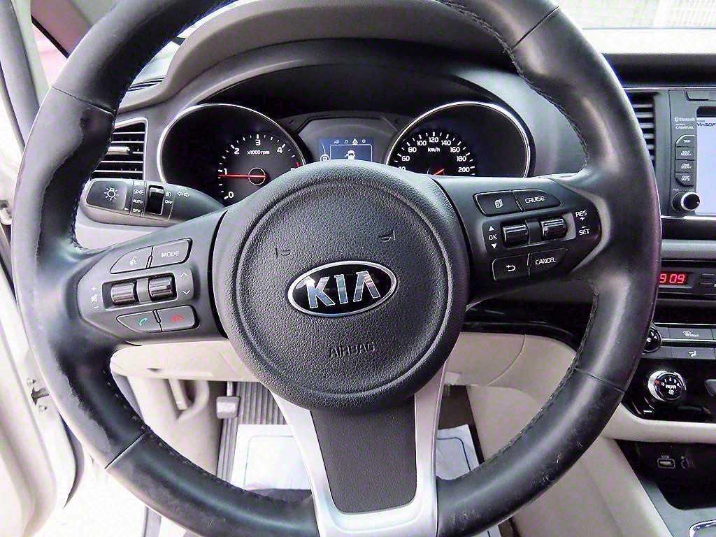 KIA Carnival - Vista 9