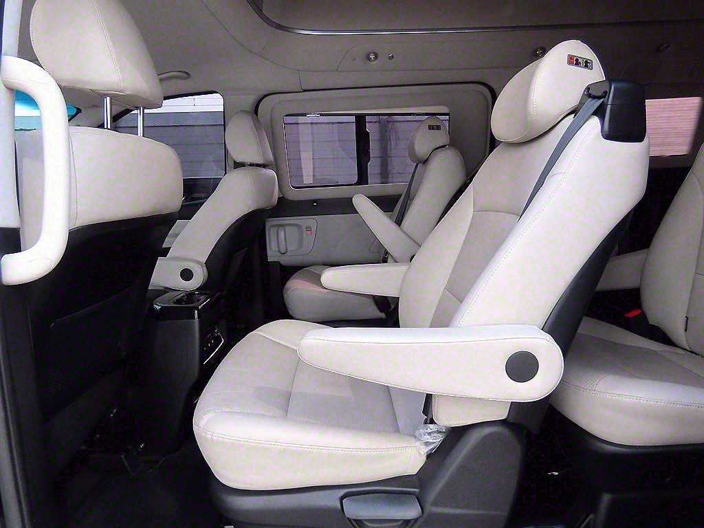 HYUNDAI Starex - Vista 6