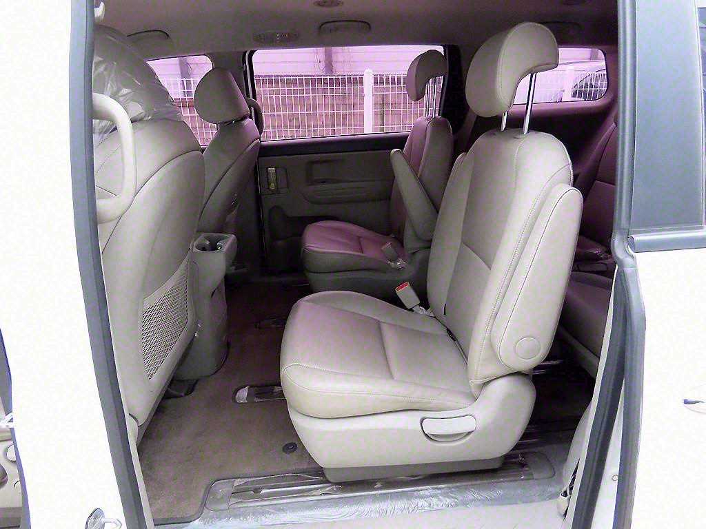 KIA Carnival - Vista 6