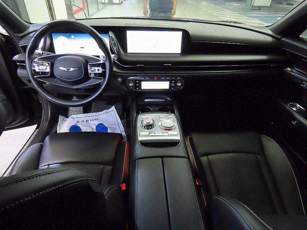 Genesis G90 - Vista 10