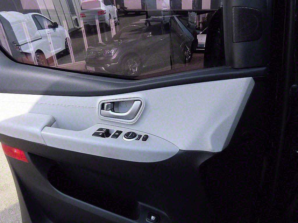 HYUNDAI Starex - Vista 12