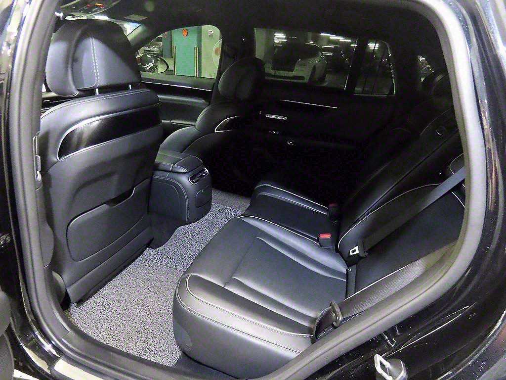 Genesis G90 - Vista 7