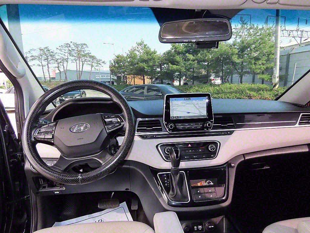 HYUNDAI Starex - Vista 8