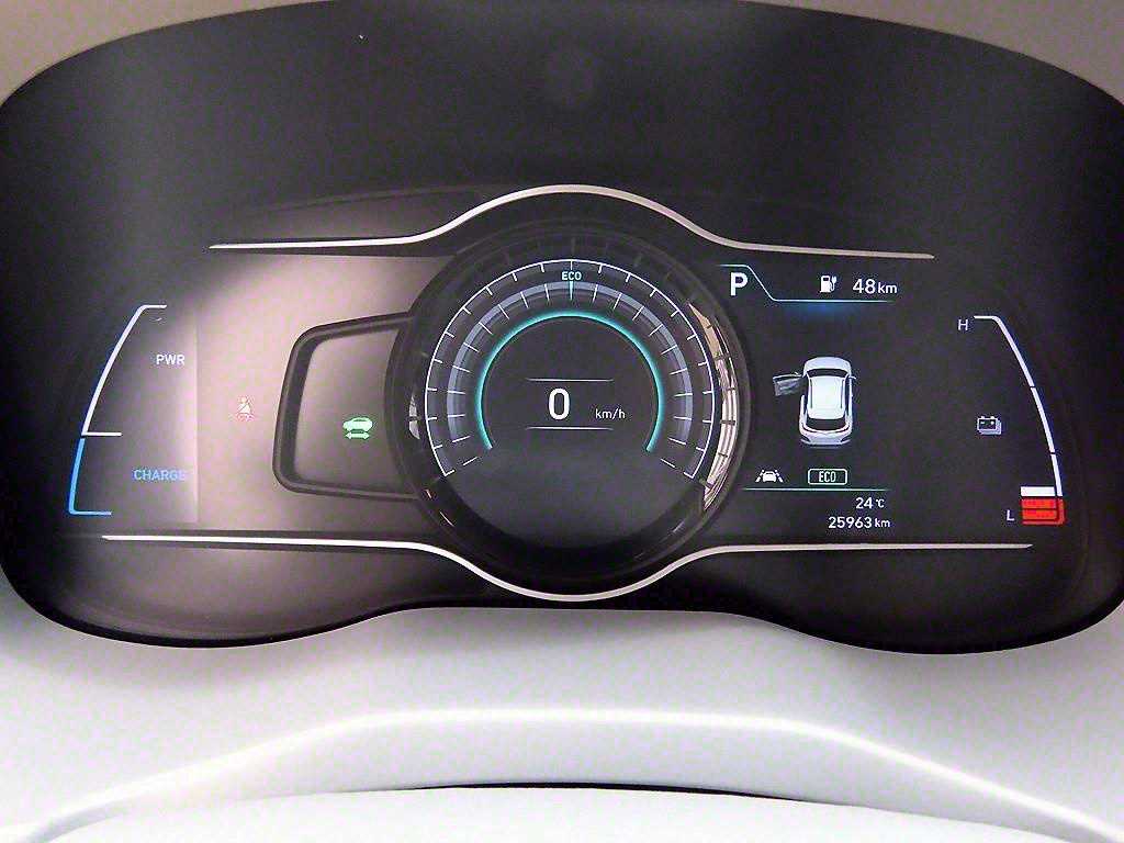 HYUNDAI Kona - Vista 9