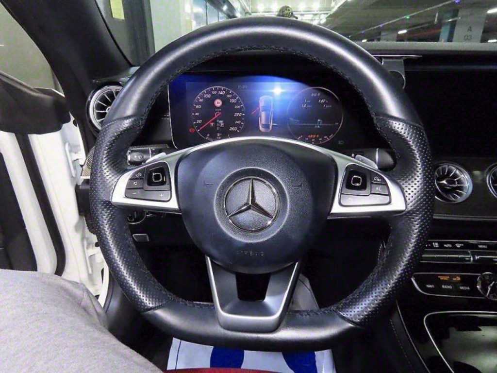 Mercedes Benz E class - Vista 8