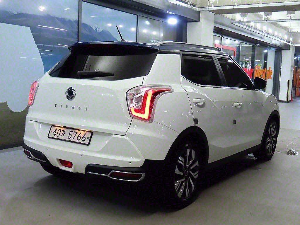 Ssangyong Tivoli - Vista 4