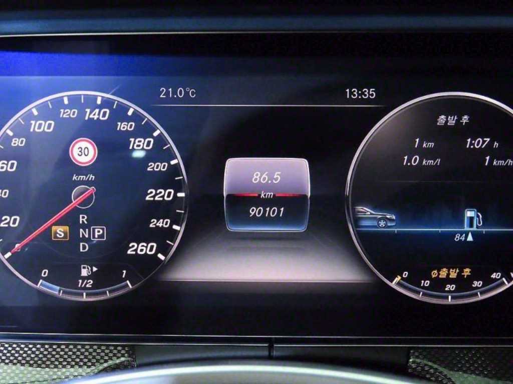 Mercedes Benz E class - Vista 9