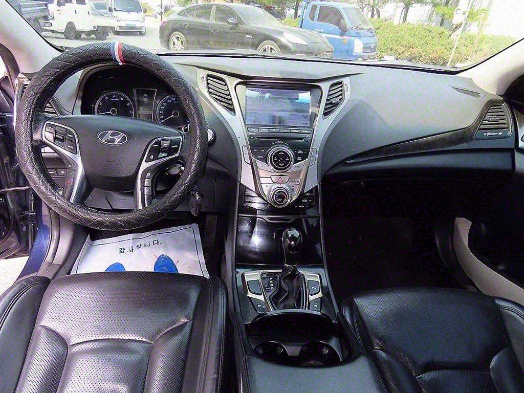 HYUNDAI Grandeur - Vista 7