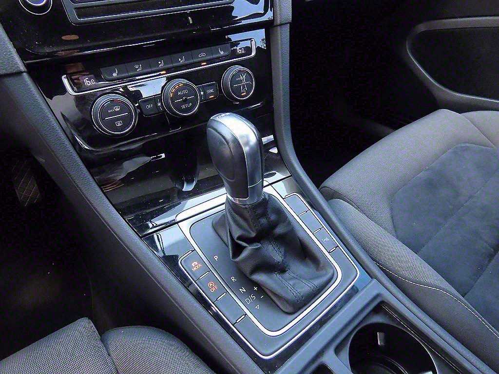 Volkswagen Golf - Vista 10