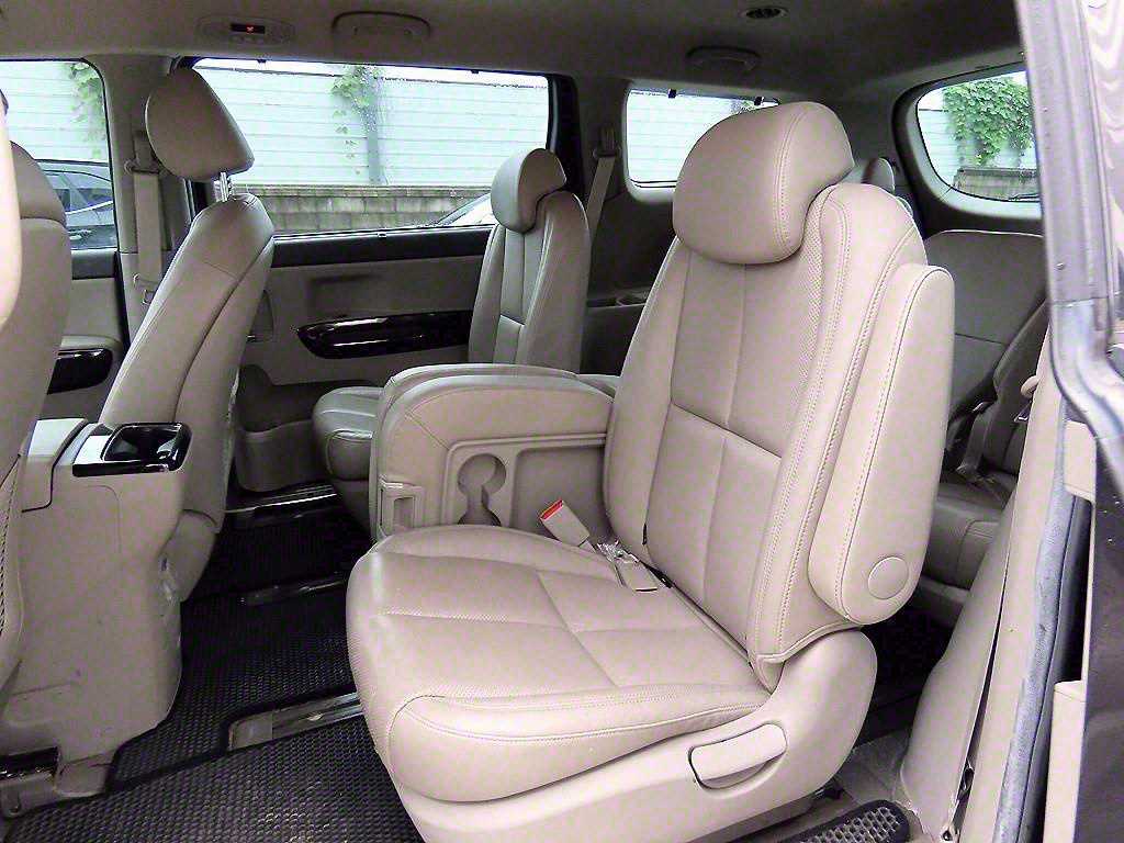 KIA Carnival - Vista 6
