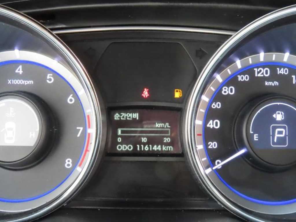 HYUNDAI Sonata - Vista 12