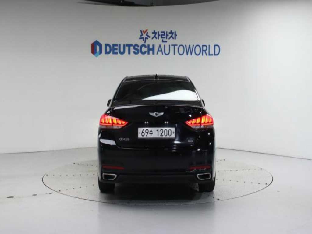 HYUNDAI Genesis - Vista 4