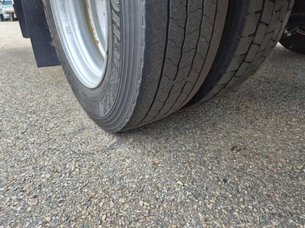 medium and large cargo truck - Vista 12