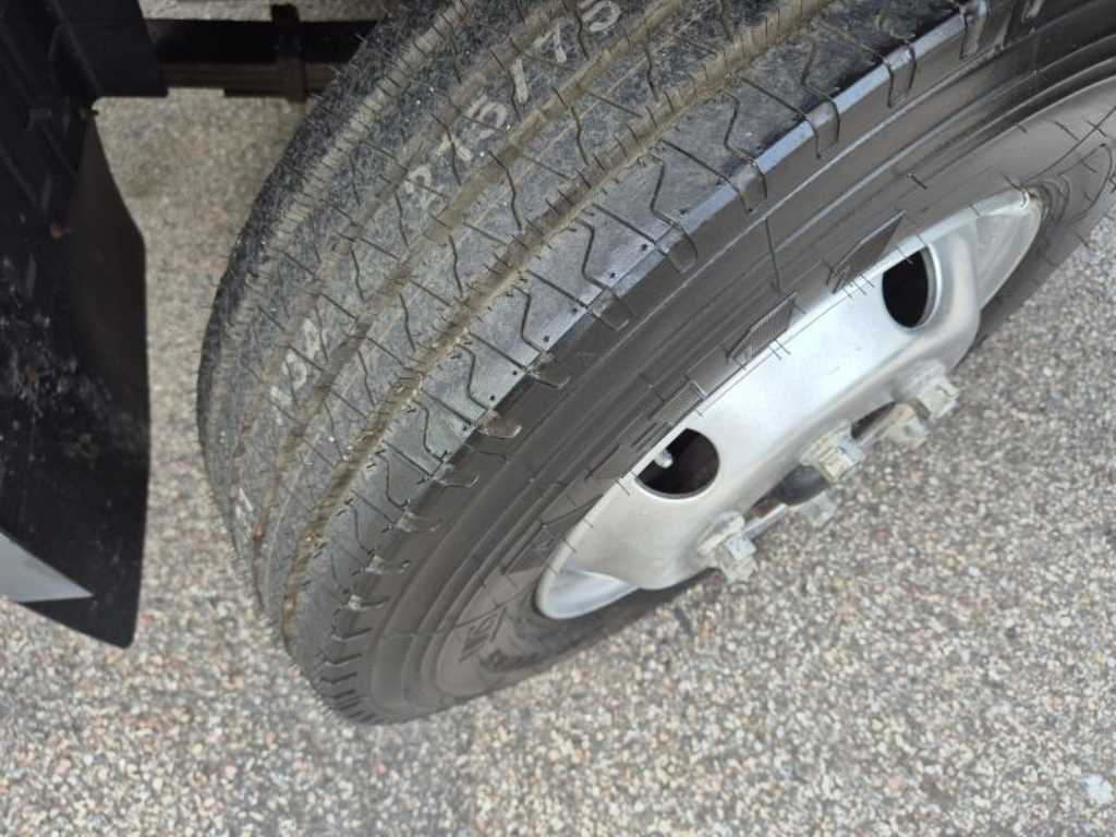 medium and large cargo truck - Vista 11