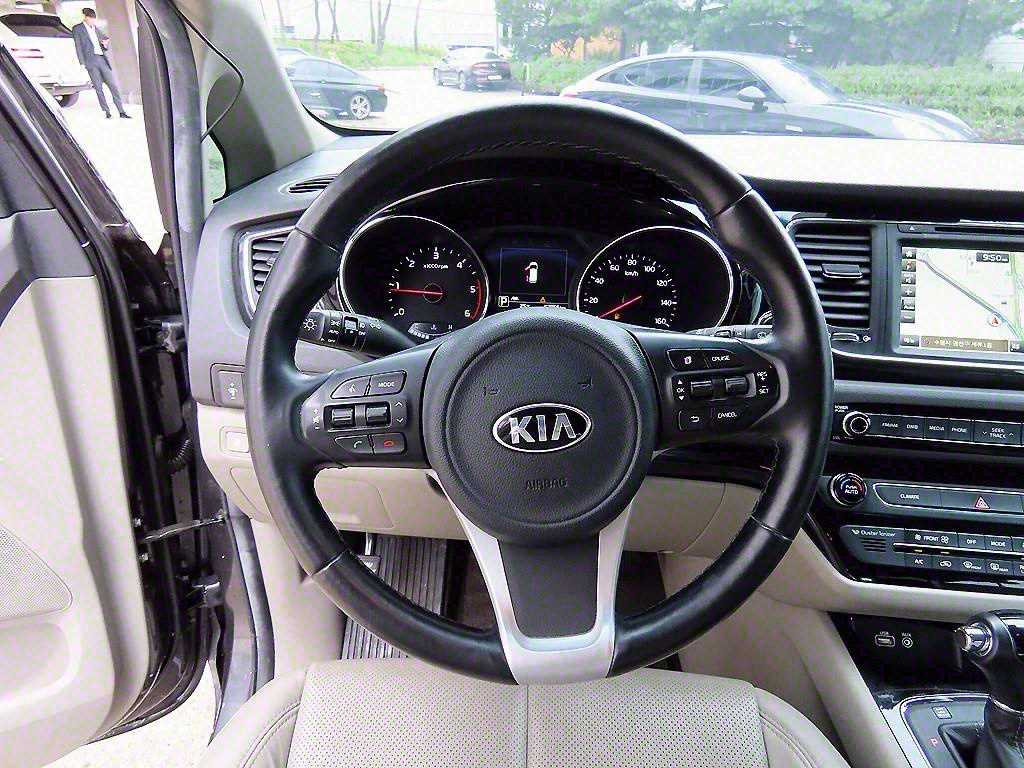 KIA Carnival - Vista 9