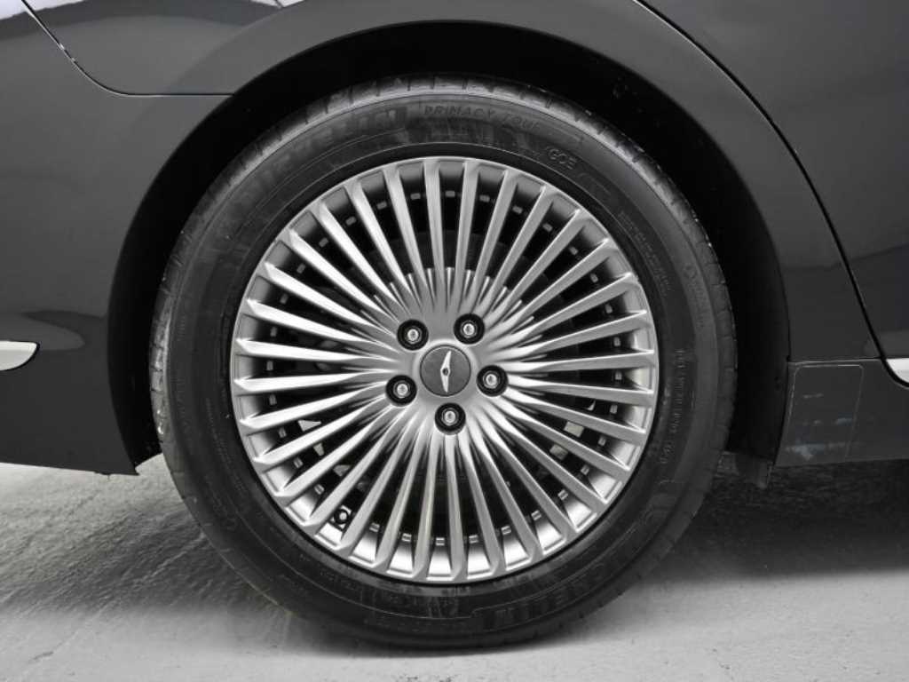 Genesis G90 - Vista 5