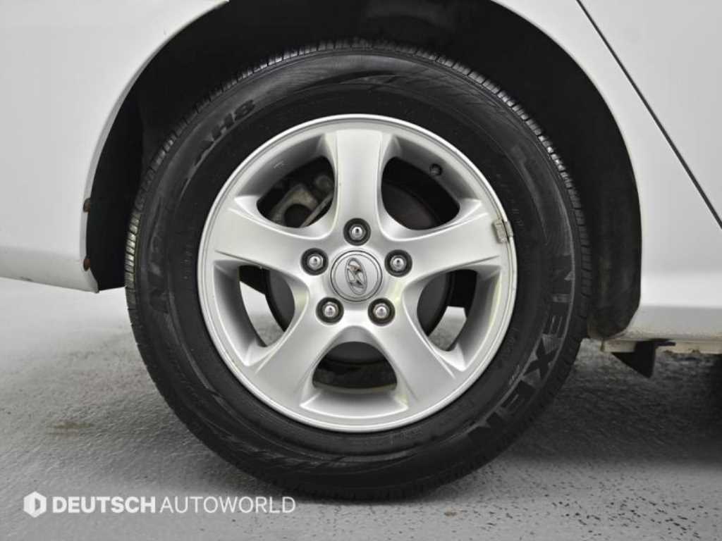 HYUNDAI Avante - Vista 5