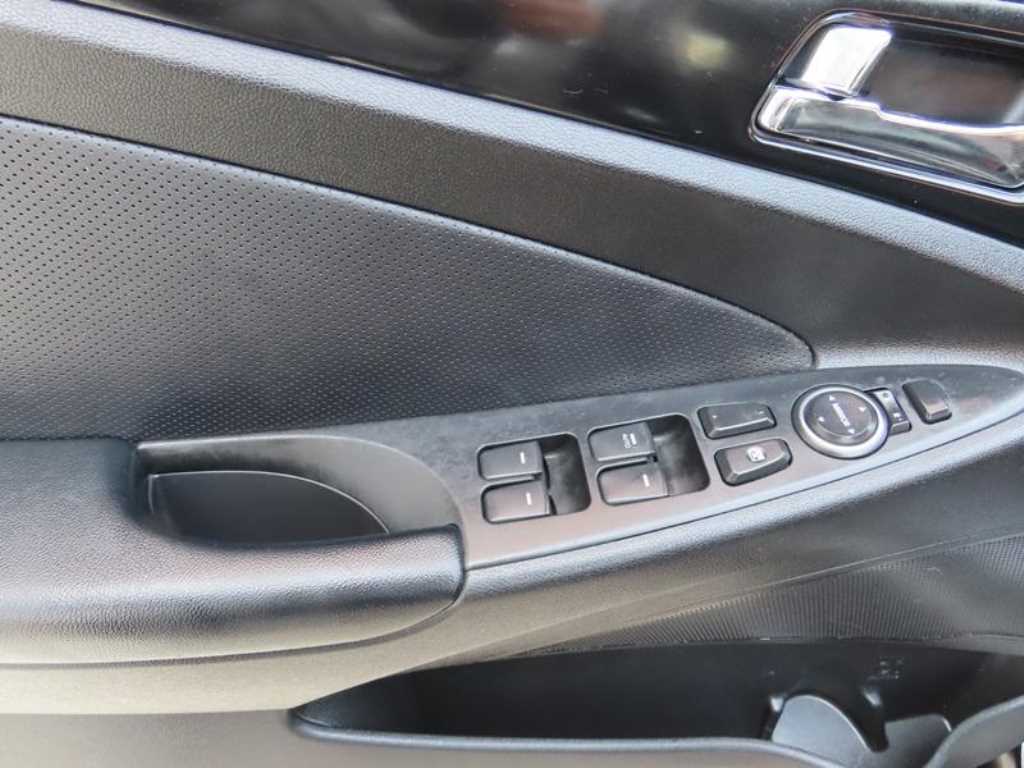 HYUNDAI Sonata - Vista 6