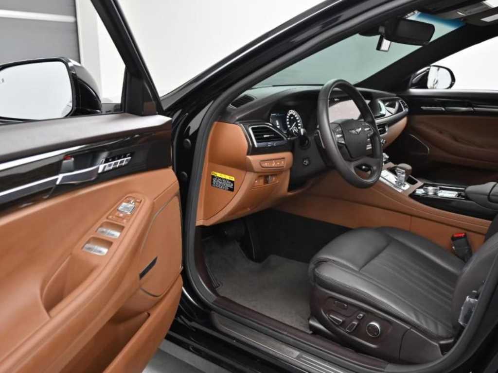 Genesis G90 - Vista 11
