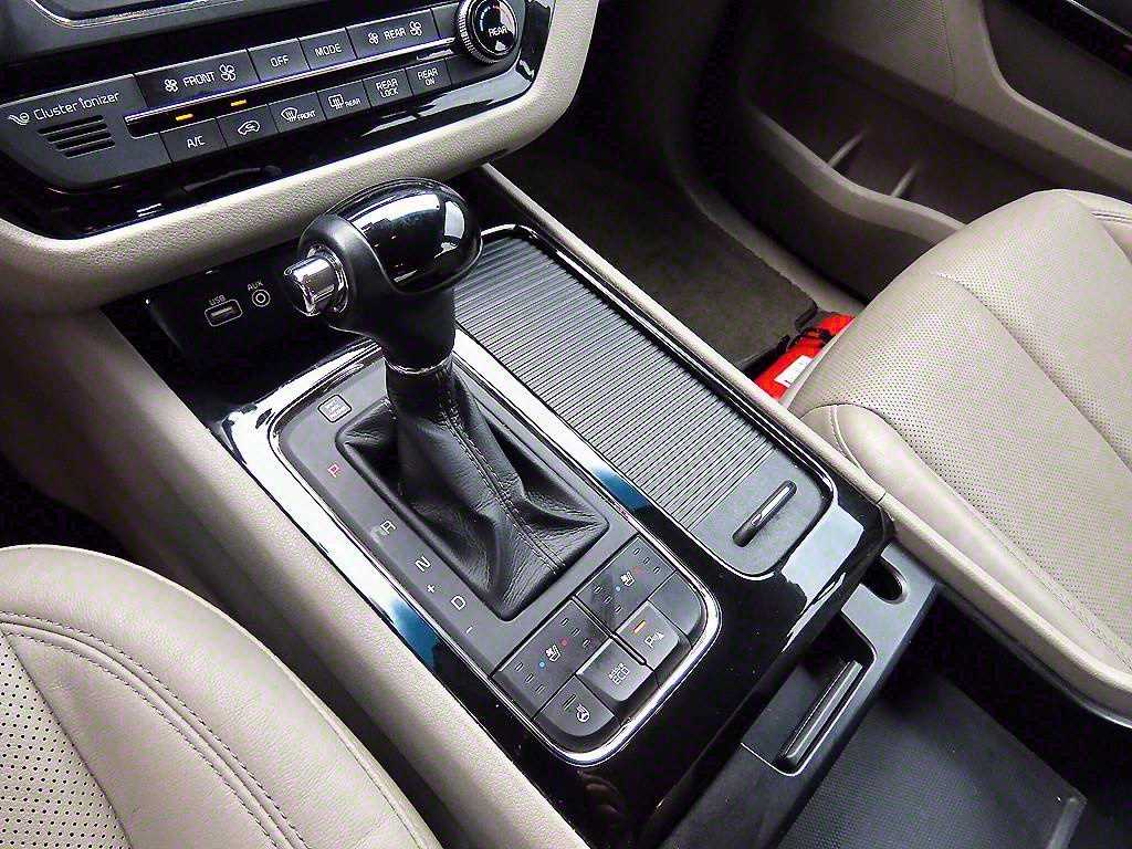 KIA Carnival - Vista 11